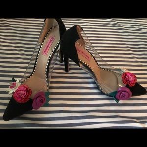 CLOSET CLEAR OUT 🎉 Betsey Johnson Floral Heels
